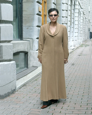 Raglan sleeves cashmere coat. Jolie