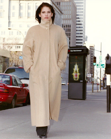 Wide collar cashmere coat. Coquette
