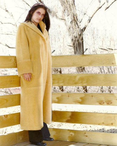 Cashmere coat fitted waistline. Passione