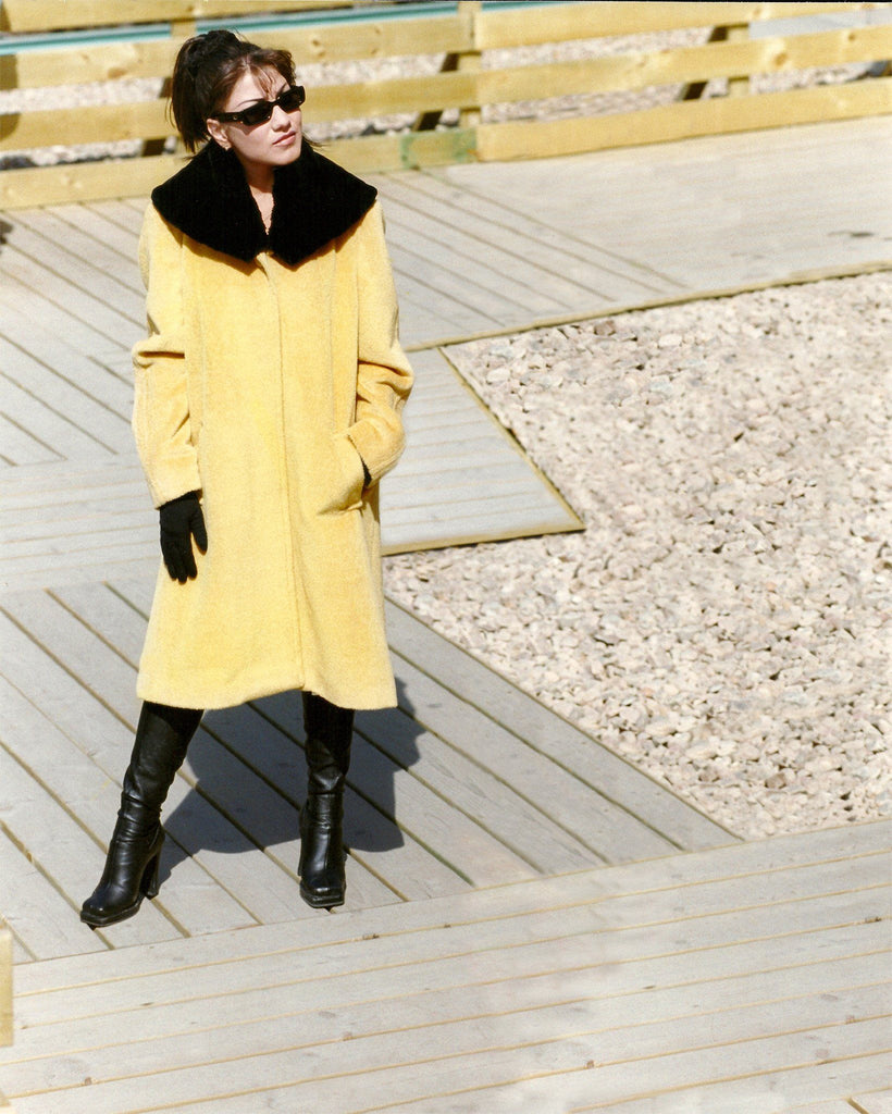 A line cashmere coat with fur trim