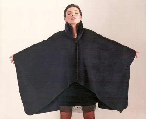 Cashmere cape with hood. Ameno