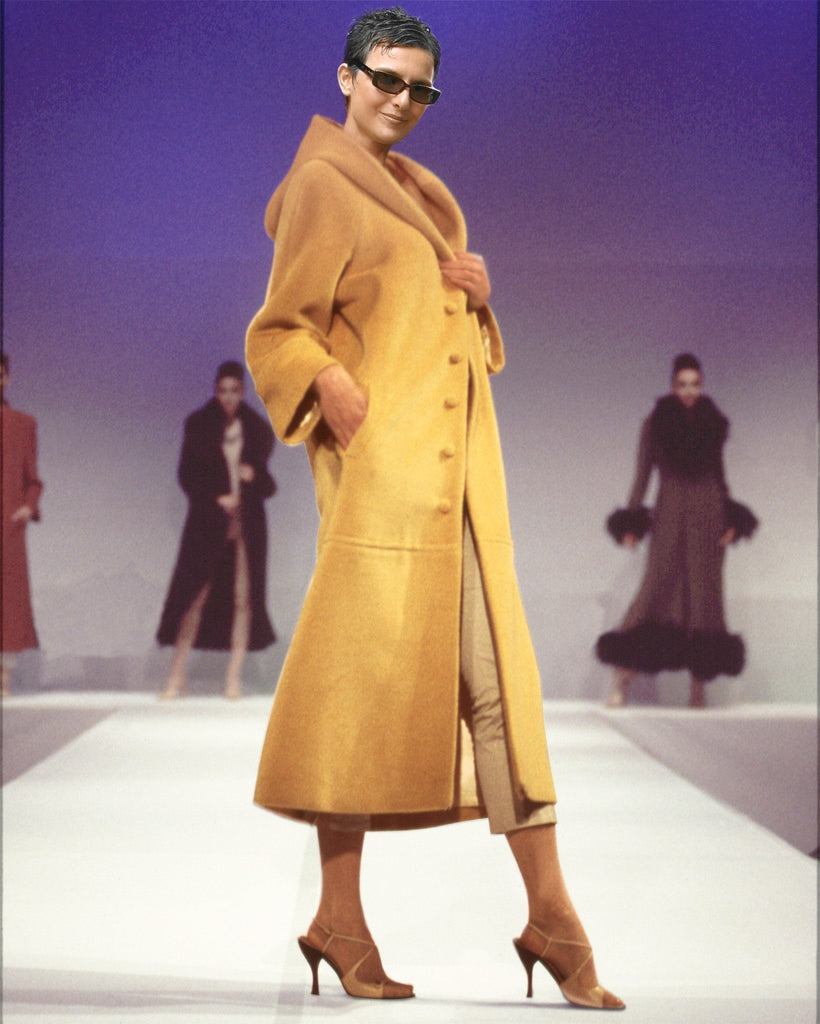 Ladies cahmere coat with a hood